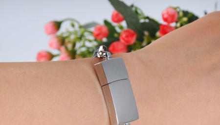 Flash drive bracelet