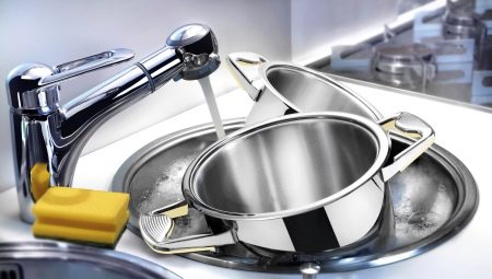 Aluminum pans: how to clean out of soot?