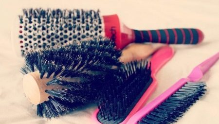 How to brush a hair comb?