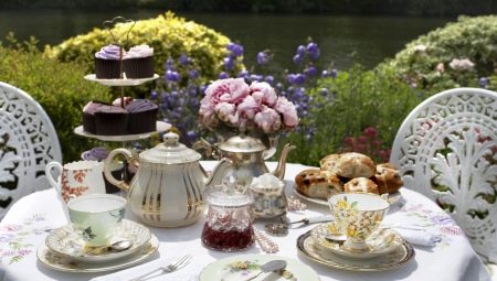 Properly serving tea table