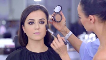 A make-up tulajdonságai és finomságai kerek szemekhez