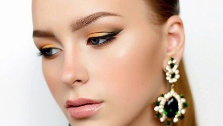 Features of eyebrow feathering procedure