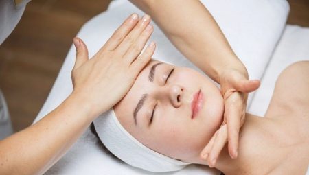 How to do a facial massage against wrinkles at home?