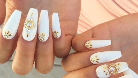 White manicure with gold: the best ideas and new designs