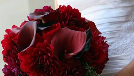 Burgundy bouquet for the bride: features of the choice of colors and design ideas