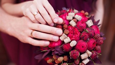 Bouquet for the bride color Marsala