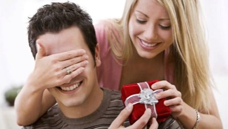 What to give her husband for the sixth wedding anniversary?