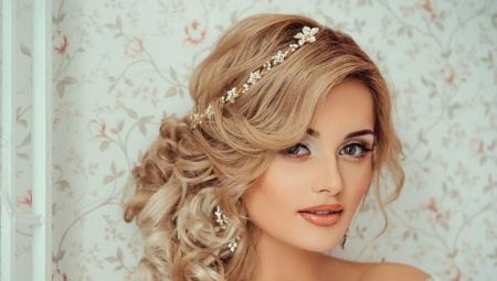 How to make a simple and spectacular hairstyle for a wedding with your own hands?