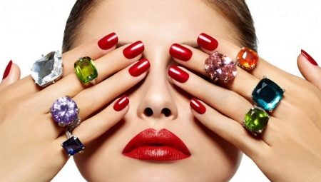 Red manicure: stylish ideas and a variety of techniques