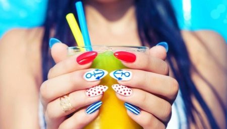 Design features summer manicure