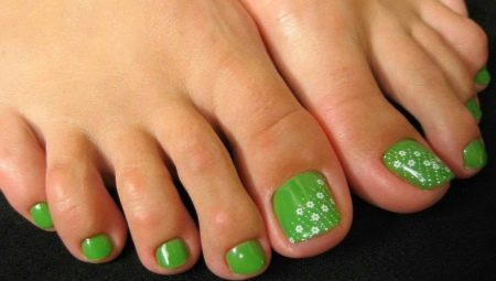 Pedicure green shades