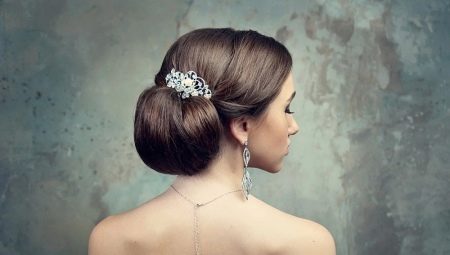 Wedding hairstyles: beautiful high styling with veil, tiara and crown