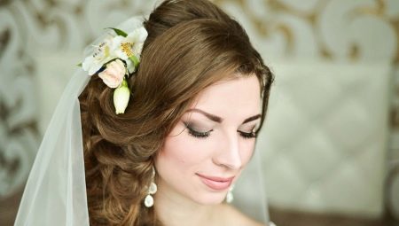 Wedding hairstyle on the side