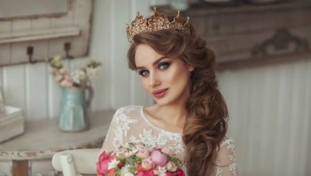 Wedding hairstyles with a crown: how to choose and wear?