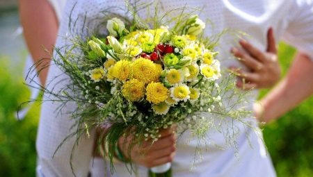 Bridal bouquet of wild flowers: varieties and features of choice