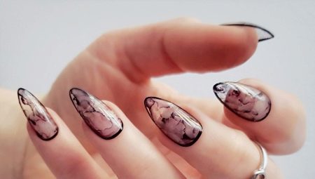 How to make an unusual effect of smoke on the nails?