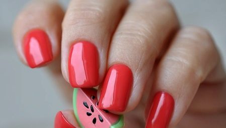 Coral gel varnish: color combinations and fashion trends