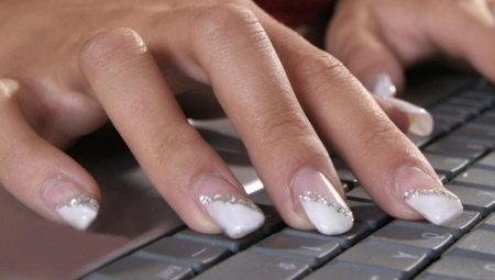 Beautiful design of white nails