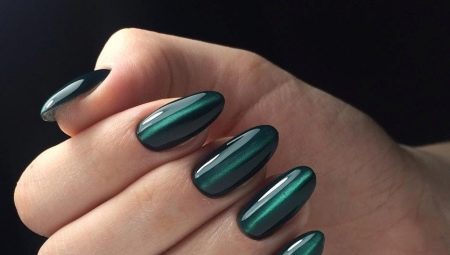 Manicure cat eye in green shades