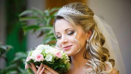 Wedding hairstyles with diadem: styling options for the celebration and how to perform them