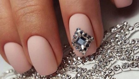 Manicure with a diamond