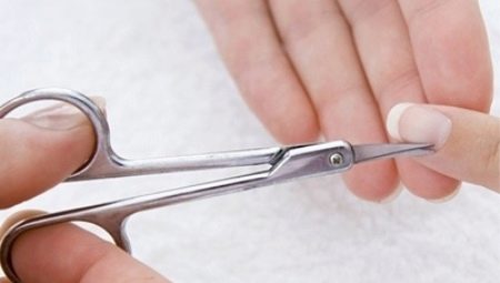 Cuticle scissors: types, tips on choosing and using