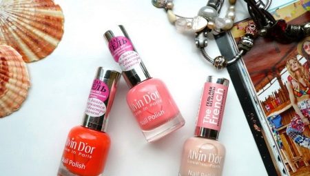 Features nail polish Alvin D'or