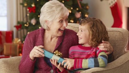 What to give to older people for the New Year?