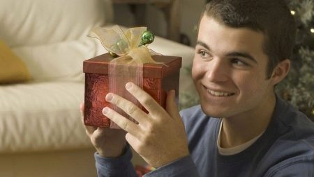 How to choose a gift for a 16 year old guy?