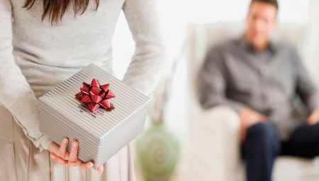 What to give to the father-in-law for the New Year?