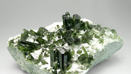 Diopside: mi történik és hogyan kell gondoskodni róla?