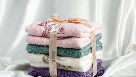 How beautiful to fold a towel as a gift?