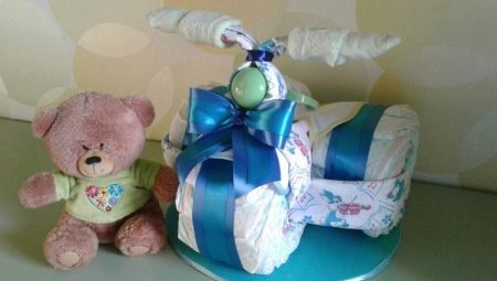 How to make an original gift from diapers?