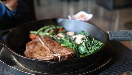 How to choose a pan for steak?