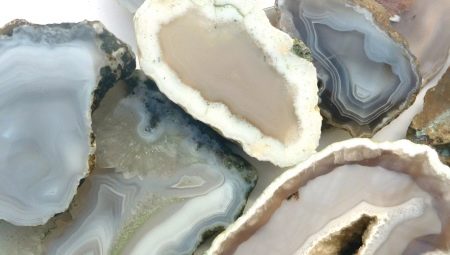 Features of white agate