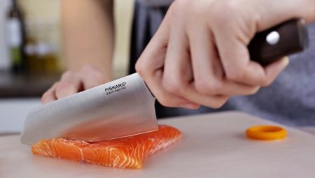 Features of knives Fiskars