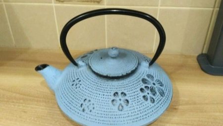 Cast iron teapots: features and review of manufacturers