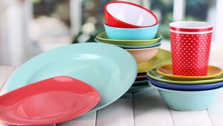 Color dishes: types and selection