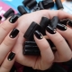 Black gel polish: combinations with other shades and application in manicure