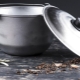 Aluminum cauldrons: tips on choosing and maintaining