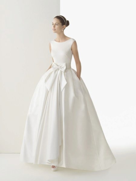 Simple luxuriant wedding dress