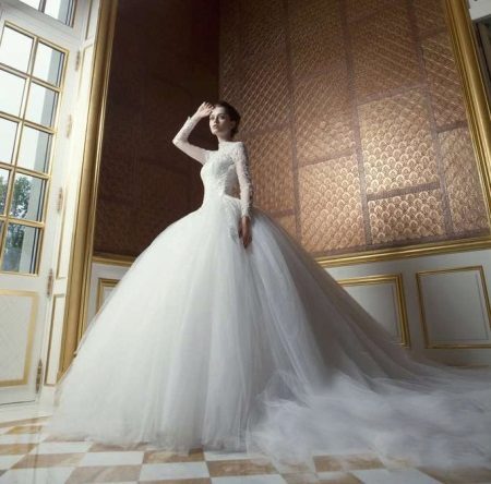 Magnificent wedding dress for a second marriage