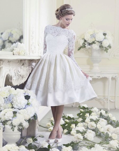 Short wedding dress with retro lace