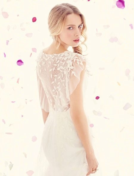 Wedding dress with wings sleeves