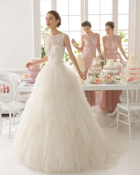 Wedding dress with a fluffy skirt for a T-shaped figure