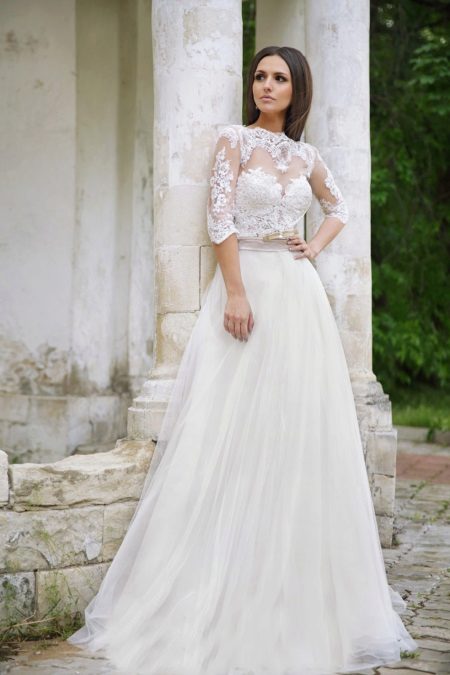 Wedding dress for the figure inverted triangle