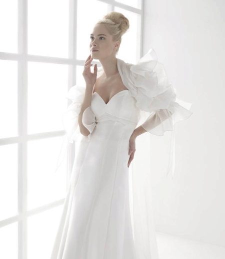 Wedding bolero with puffy sleeves