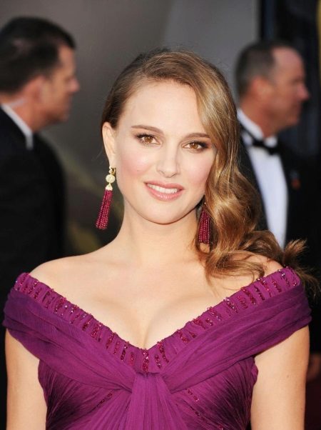 Smink egy lila ruha Natalie Portman