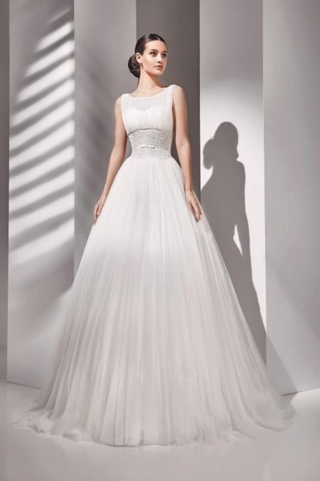 Magnificent wedding dress from the Alma collection