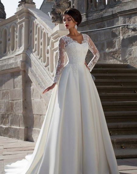 Magnificent wedding dress with lace from Crystal Design